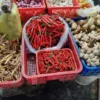 Go to the traditional market in Vietnam