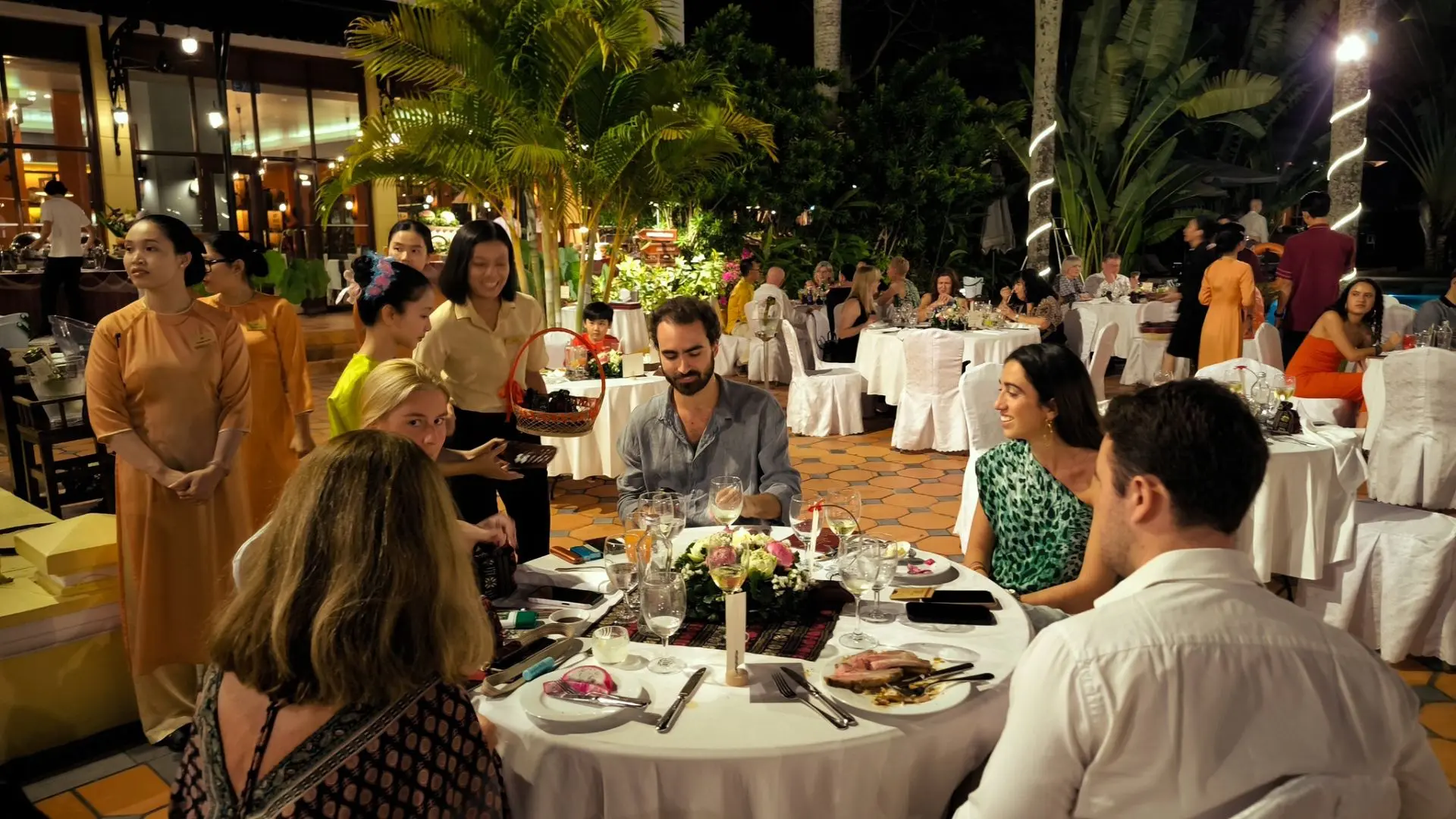 Evening dining atmosphere at Spices Restaurant, Can Tho