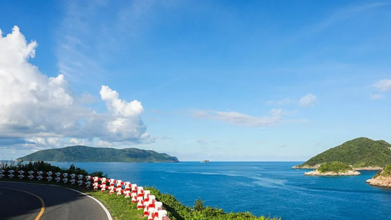 A route on the Mount Chua Con Dao hike tour.
