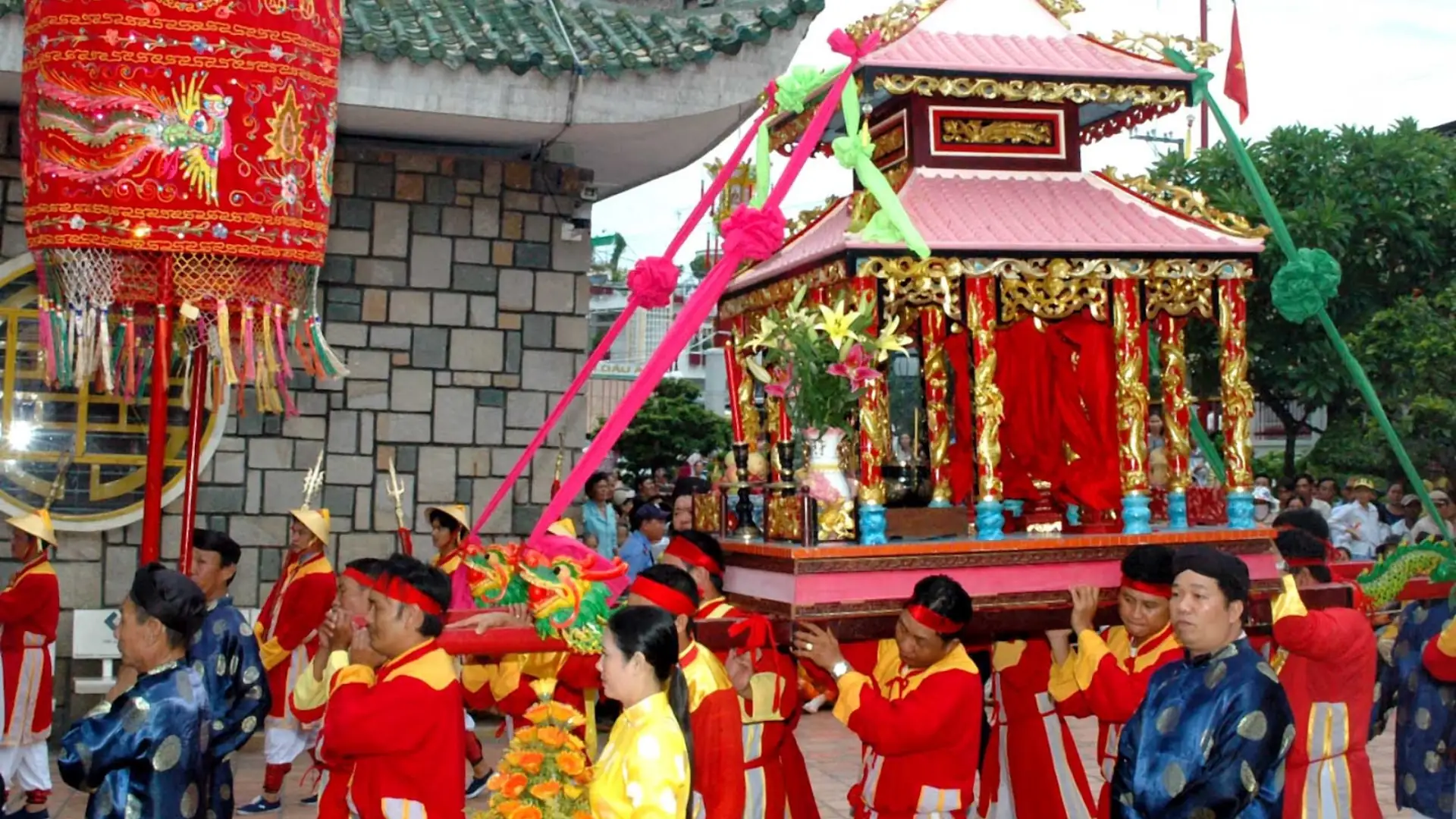 Pilgrims gather at Ba Chua Xu Temple on Sam Mountain during the annual festival in An Giang