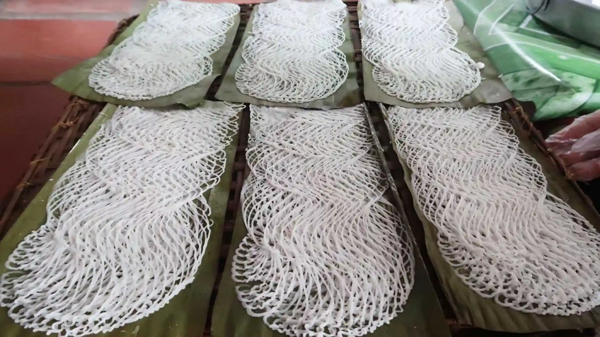 What to Eat in Vietnam: 30 Must-Try Dishes 104 Phong Dien bánh hỏi mặt võng with delicate net-patterned rice vermicelli