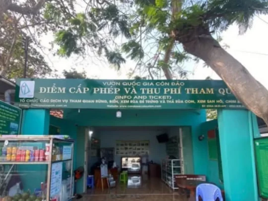 Pickup point at 36 Ton Duc Thang Street for Bay Canh Island Tour