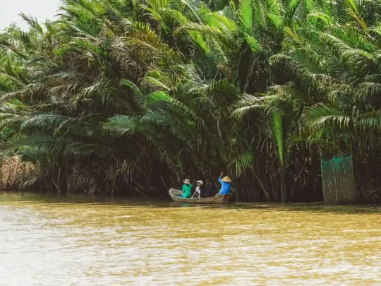 A glimpse of the local life on the river in Ben Tre, with floating houses and boats passing by