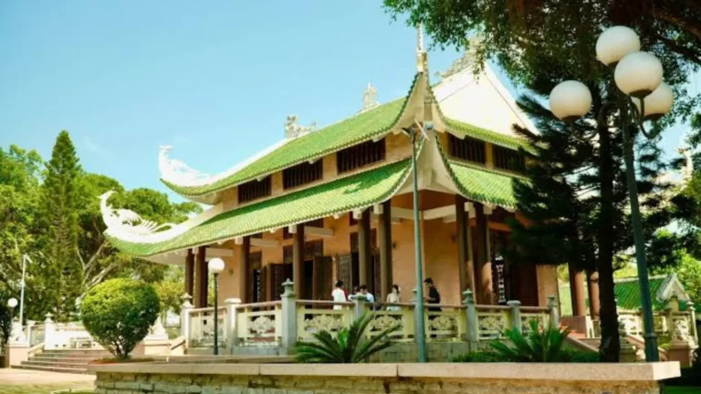 Exterior of the memorial hall with green-tiled roofs and a covered veranda