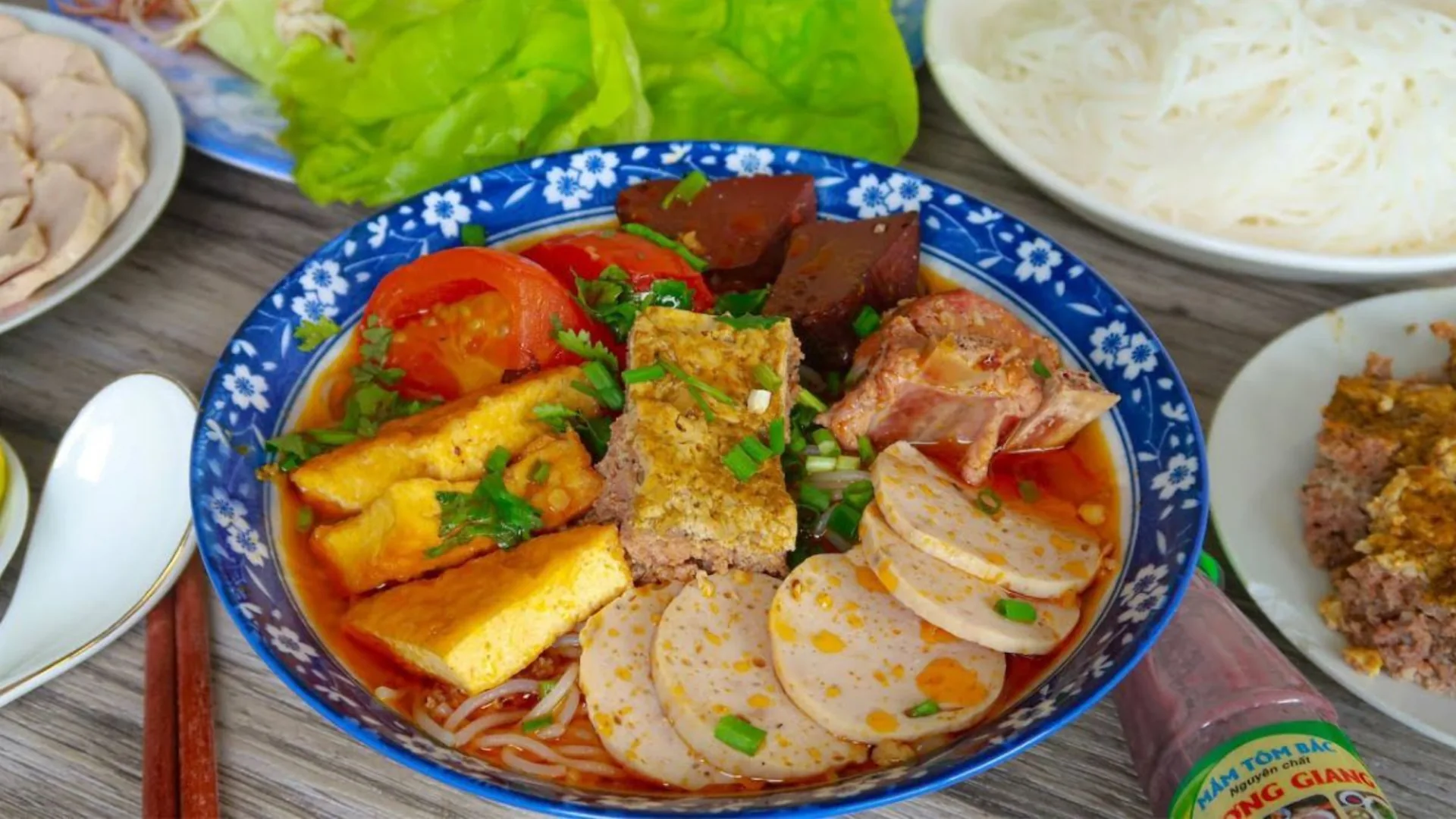 Bun Rieu Cua – traditional crab noodle soup from Can Tho, rich in flavor and local tradition