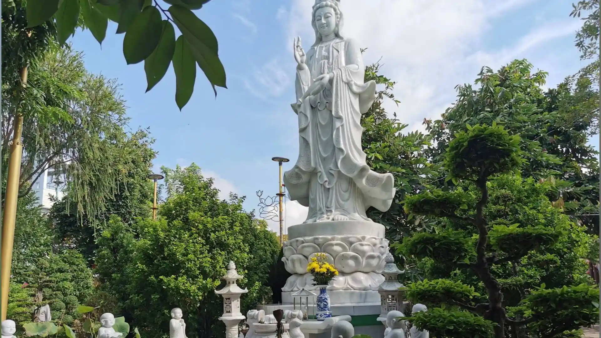 Tall Guanyin Bodhisattva statue at Buu Lam Pagoda