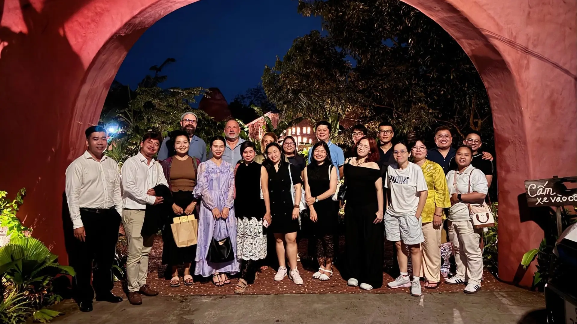 Can Tho Fam Trip 2026: Connecting International Travel Partners with Local Experiences 17 Fam Trip participants gathering during an evening program in Can Tho