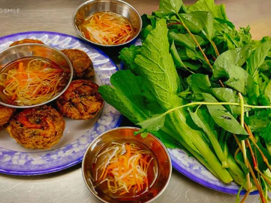 A platter of Bánh Cống (shrimp and pork cake), a crispy and savory specialty of the Mekong Delta