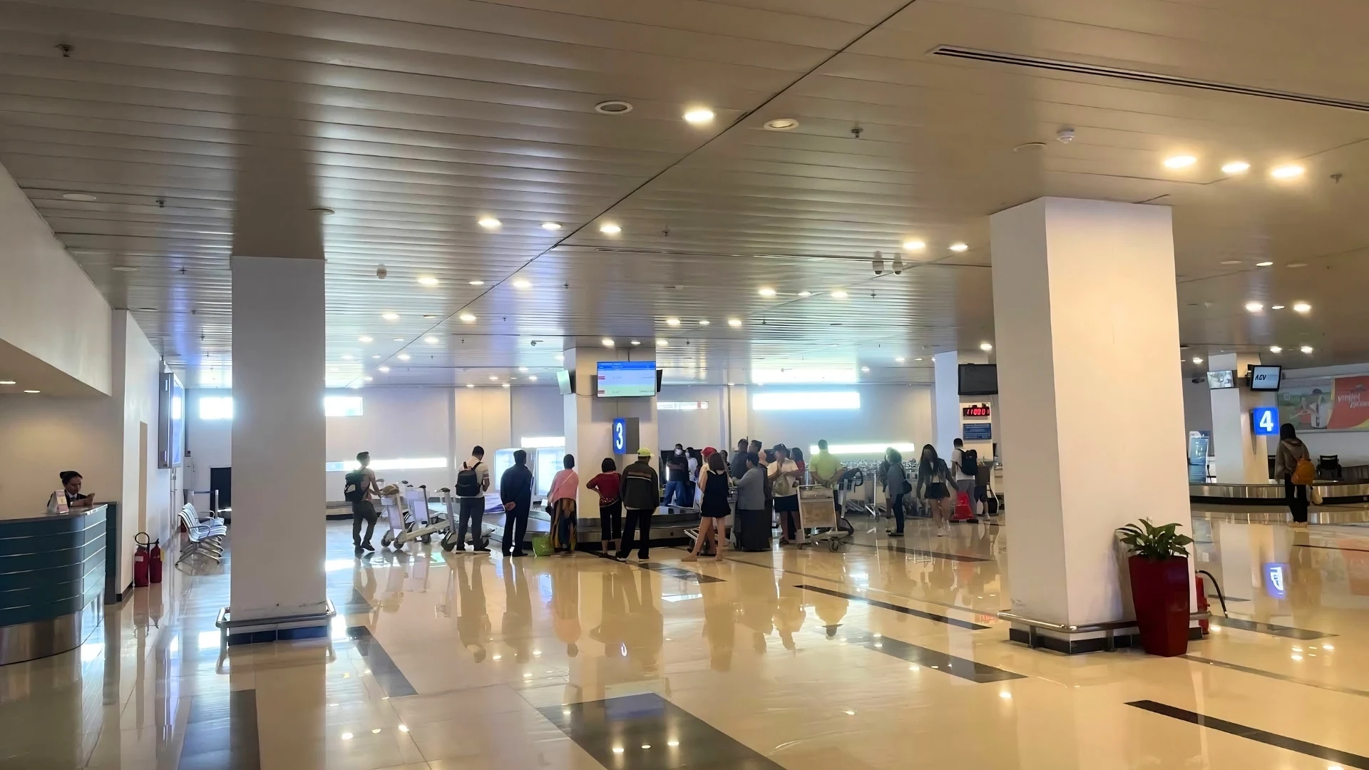 Can Tho International Airport baggage waiting area with passengers