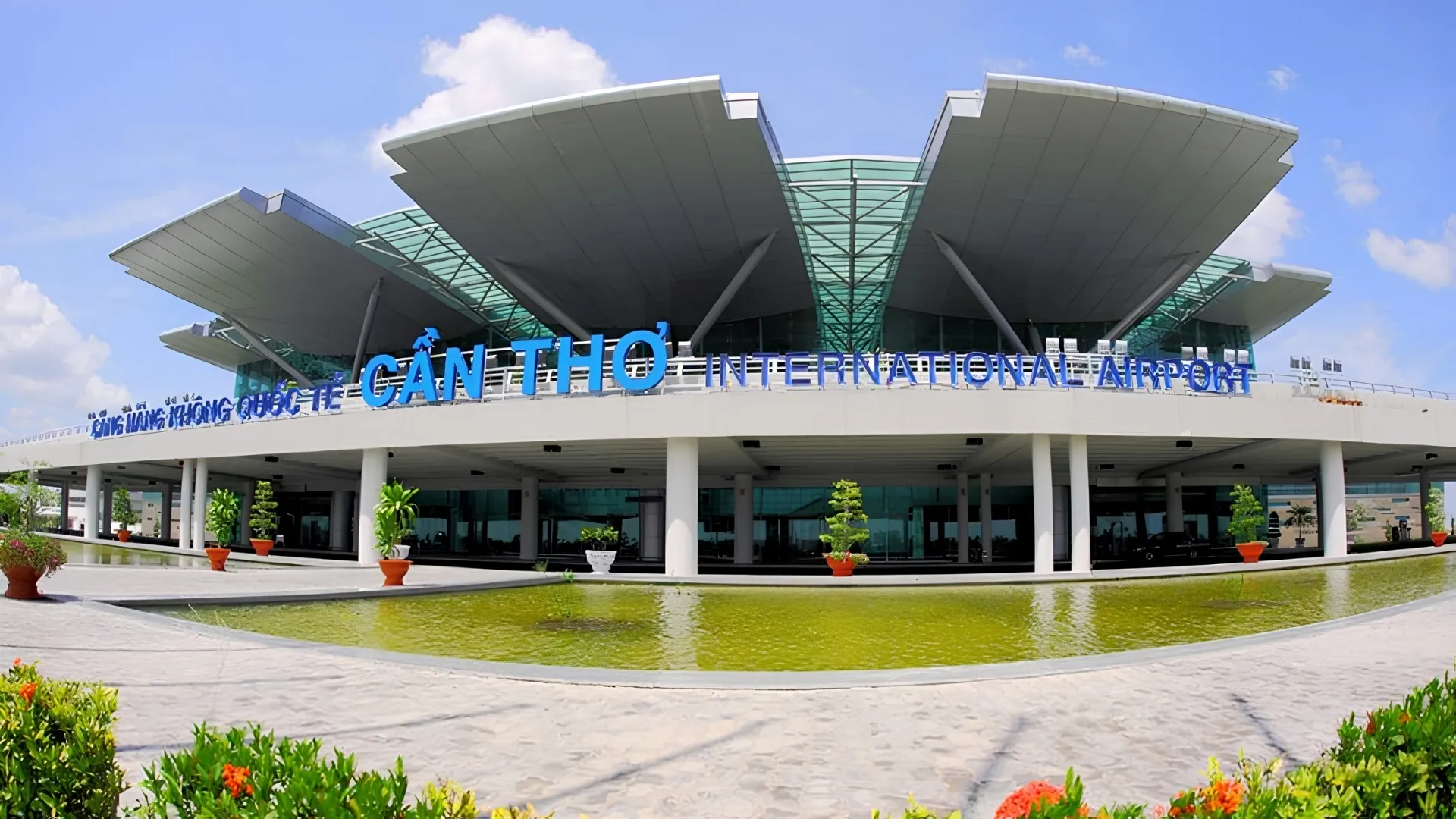 Can Tho International Airport: Flights, Transport and Travel Info 296 Can Tho International Airport wide view of front terminal area
