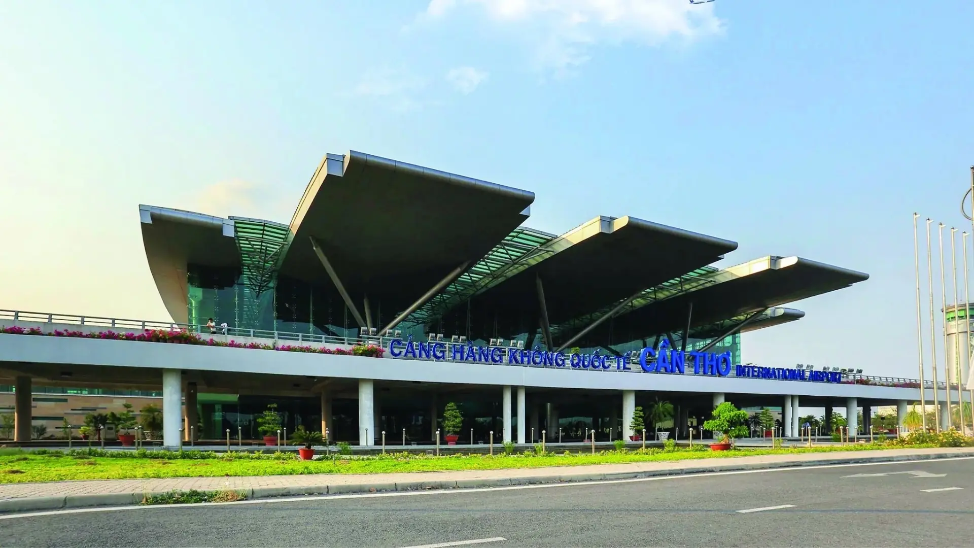 Can Tho International Airport (VCA): Flight & Travel Guide 376 Exterior of the passenger terminal at Can Tho International Airport in Vietnam
