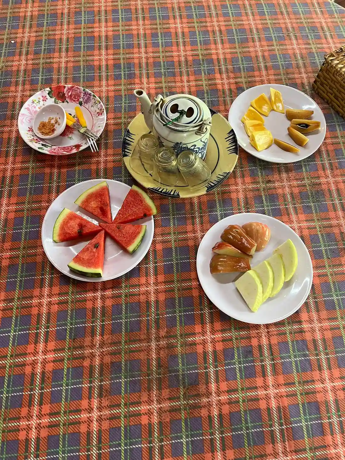 Travelers can eat some fresh fruits in the South-Western region of Viet Nam