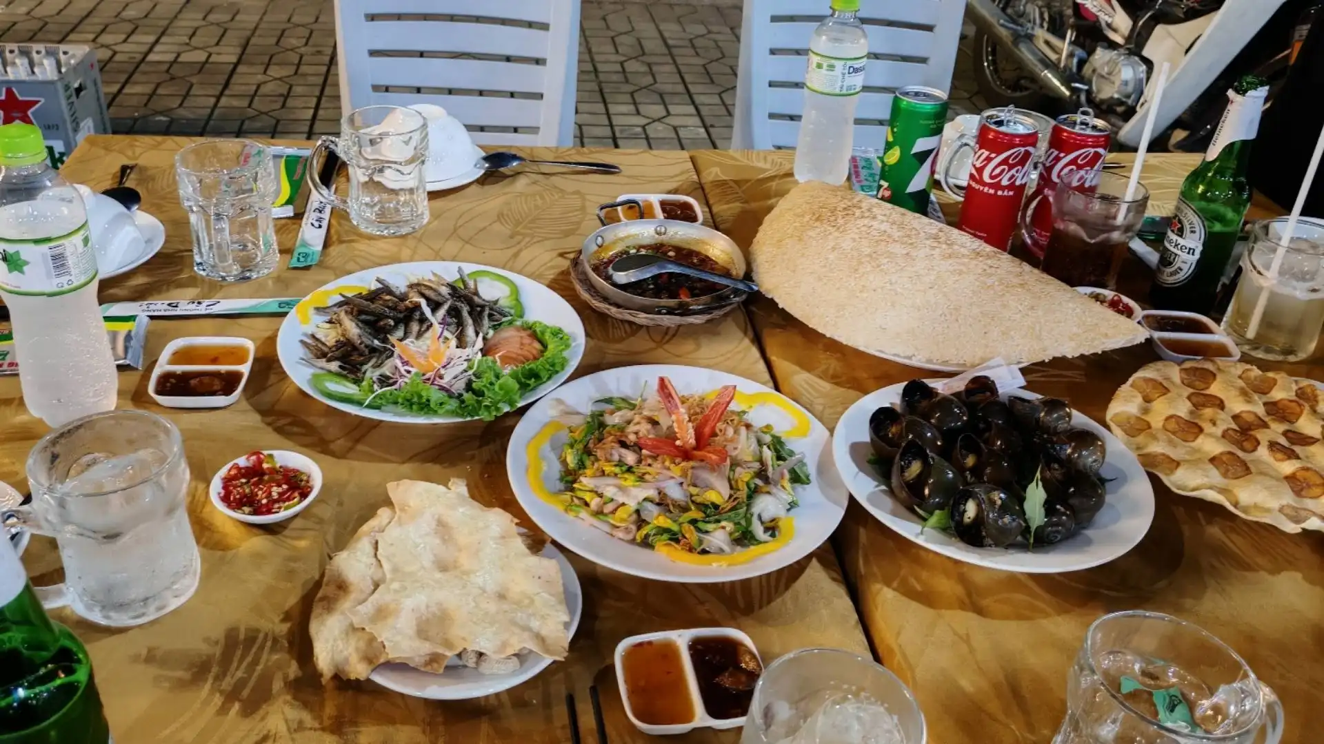 Can Tho Restaurant Guide: Where to Eat by Meal and Location 47 Shared Vietnamese dishes and hotpot served at Cay Buoi 2 Restaurant