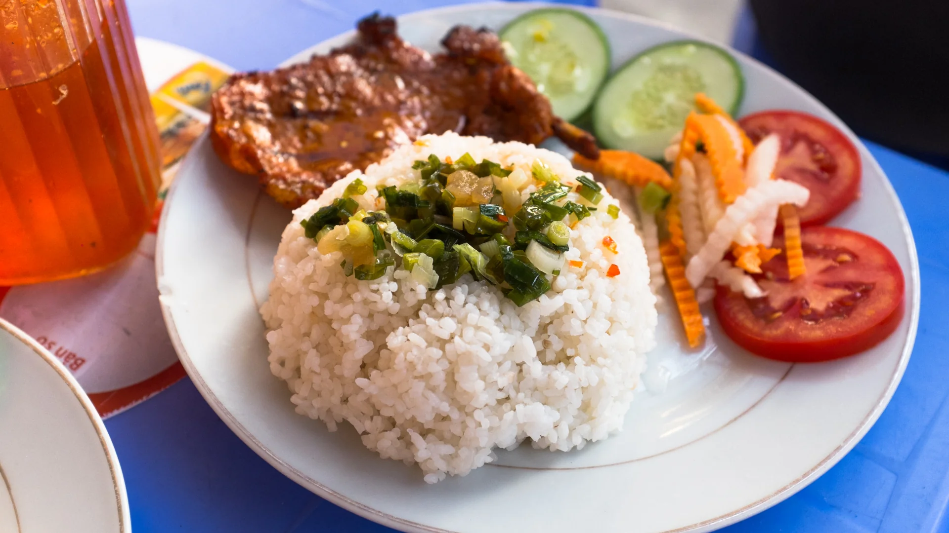 Com Tam – classic Vietnamese broken rice dish served with grilled pork and fish sauce, popular in Can Tho