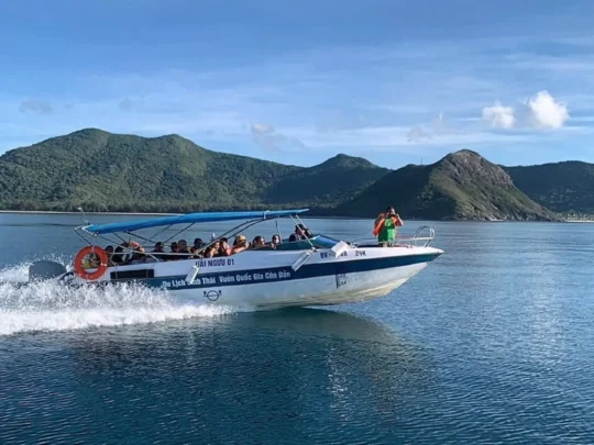 Speedboat transfer for Con Dao turtle release tour