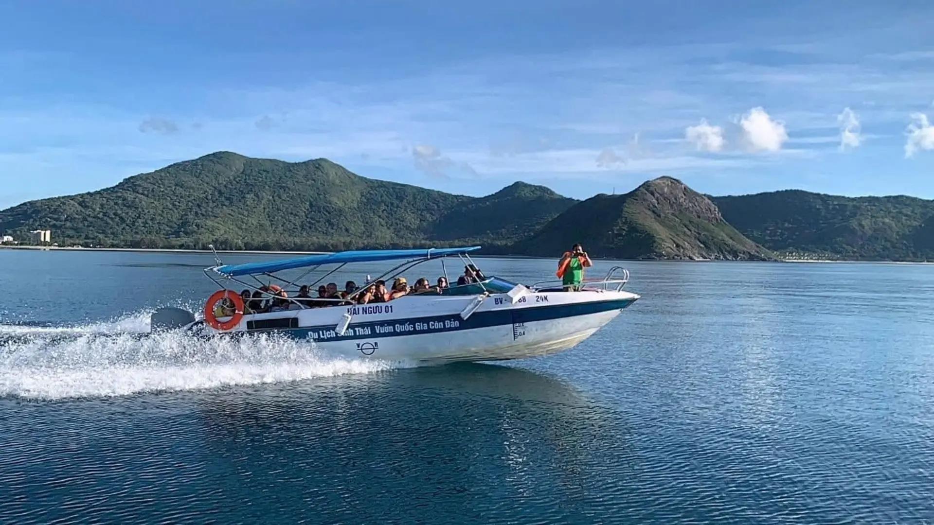 Speedboat transfer for Con Dao turtle release tour