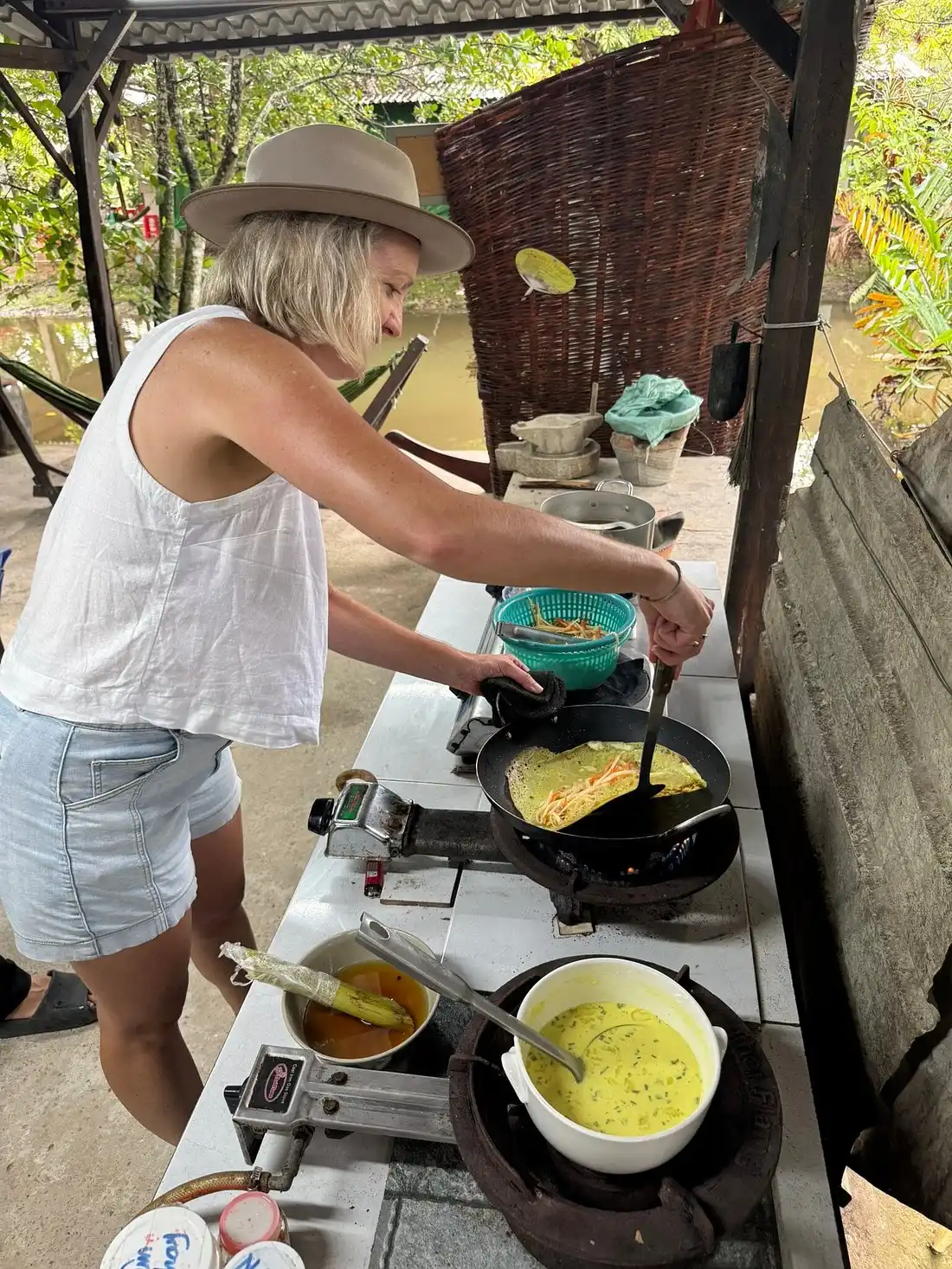 Travelers try to make the Vietnamese Pizza-Con Son Islet