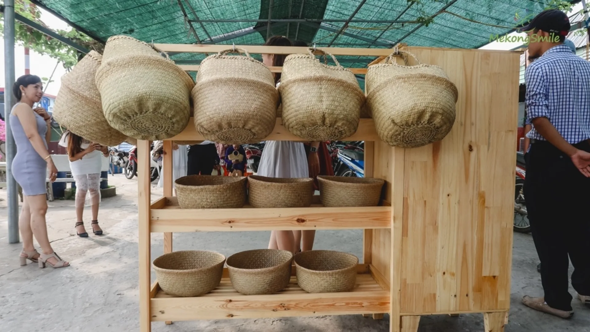 Mekong Smile Sponsors Con Son Islet Environmental Protection Project to Reduce Plastic Waste 11 The cabinet serves as a reminder for residents and visitors to practice responsible waste management