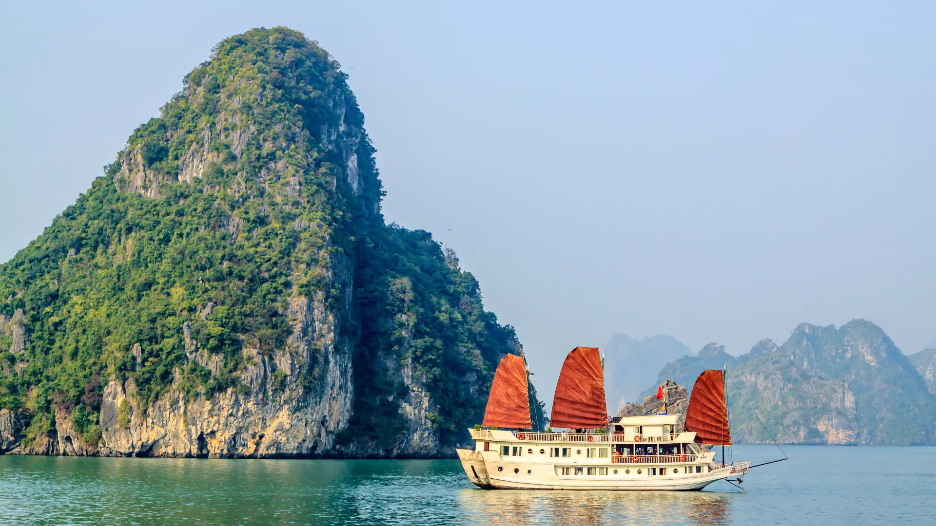 The Vietnam Itinerary Guide for Your Vietnam Trip 414 Plan your Ha Long Bay itinerary for a scenic overnight cruise