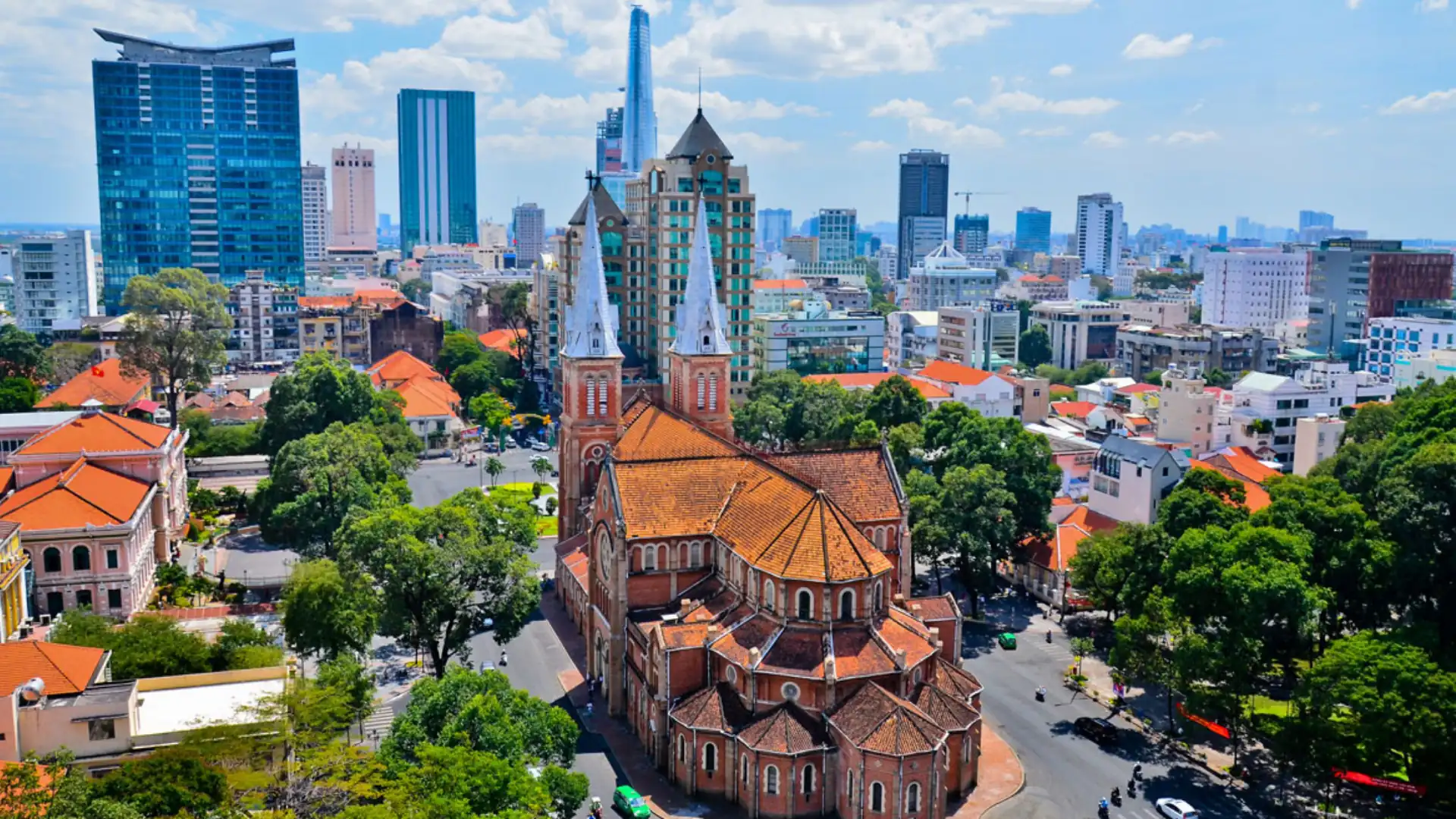 Architectural diversity in Ho Chi Minh City – from colonial buildings to modern skyscrapers