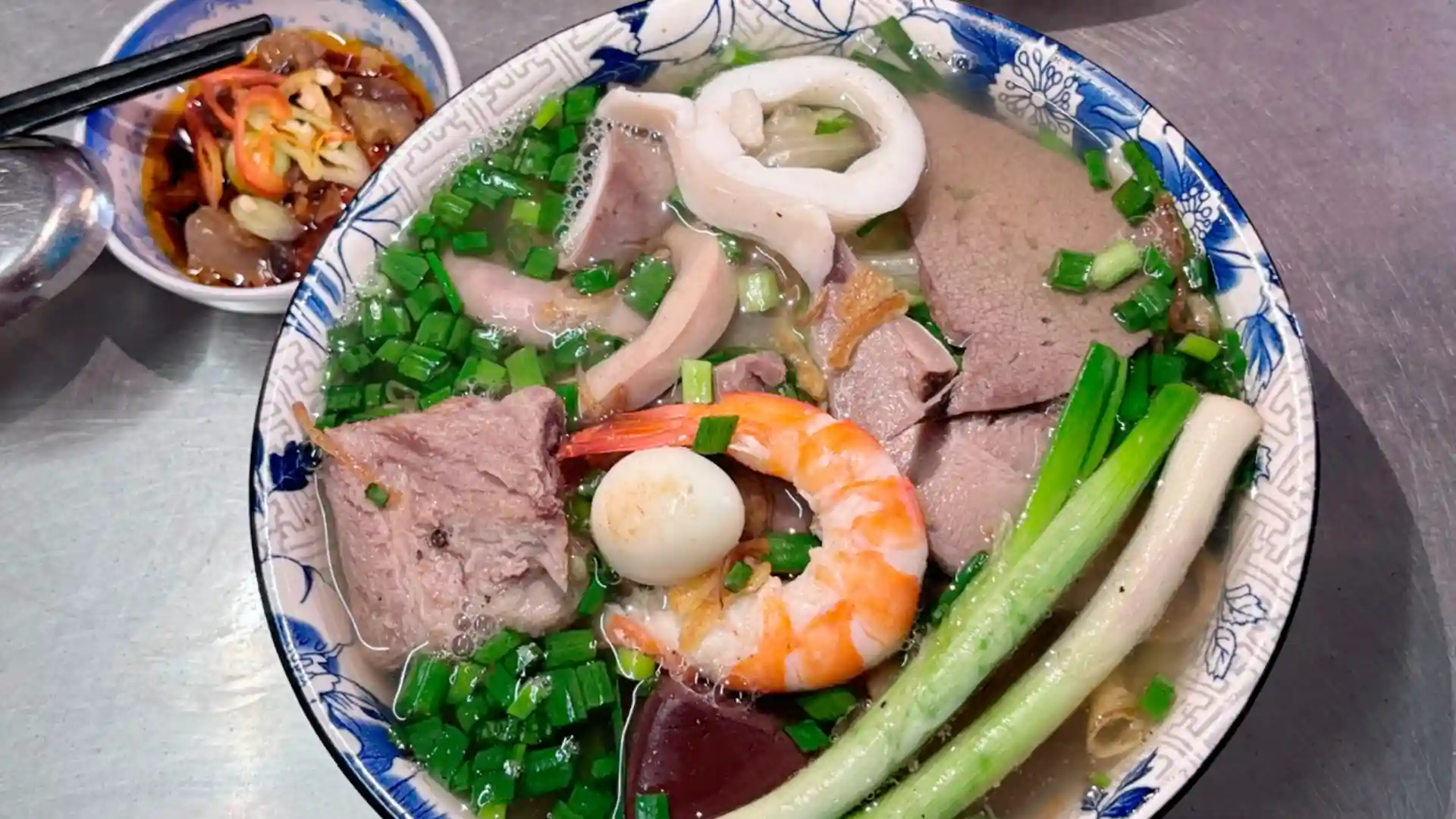 What to Eat in Vietnam: 30 Must-Try Dishes 94 Southern Vietnamese hủ tiếu noodle soup with shrimp and meat