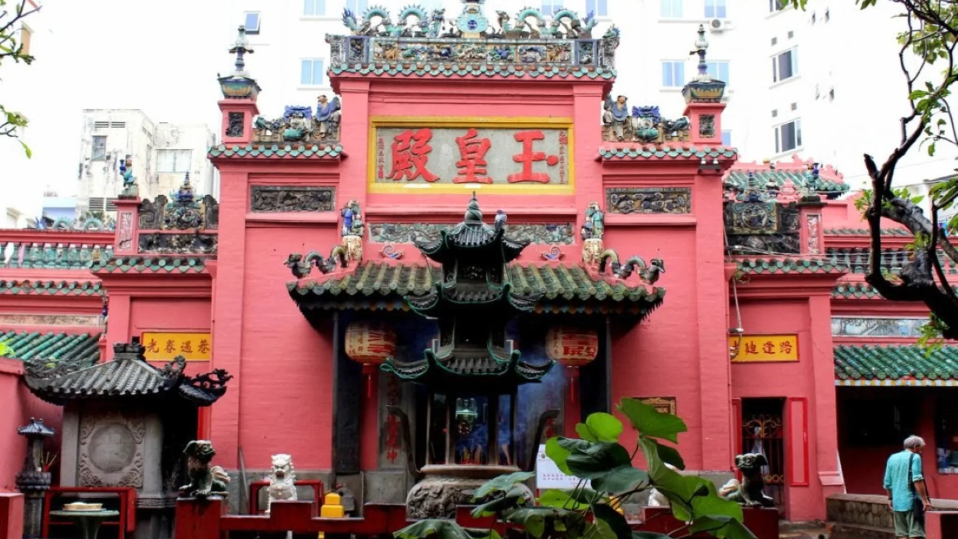 Jade Emperor Pagoda (Chua Ngoc Hoang) – spiritual haven in Ho Chi Minh City