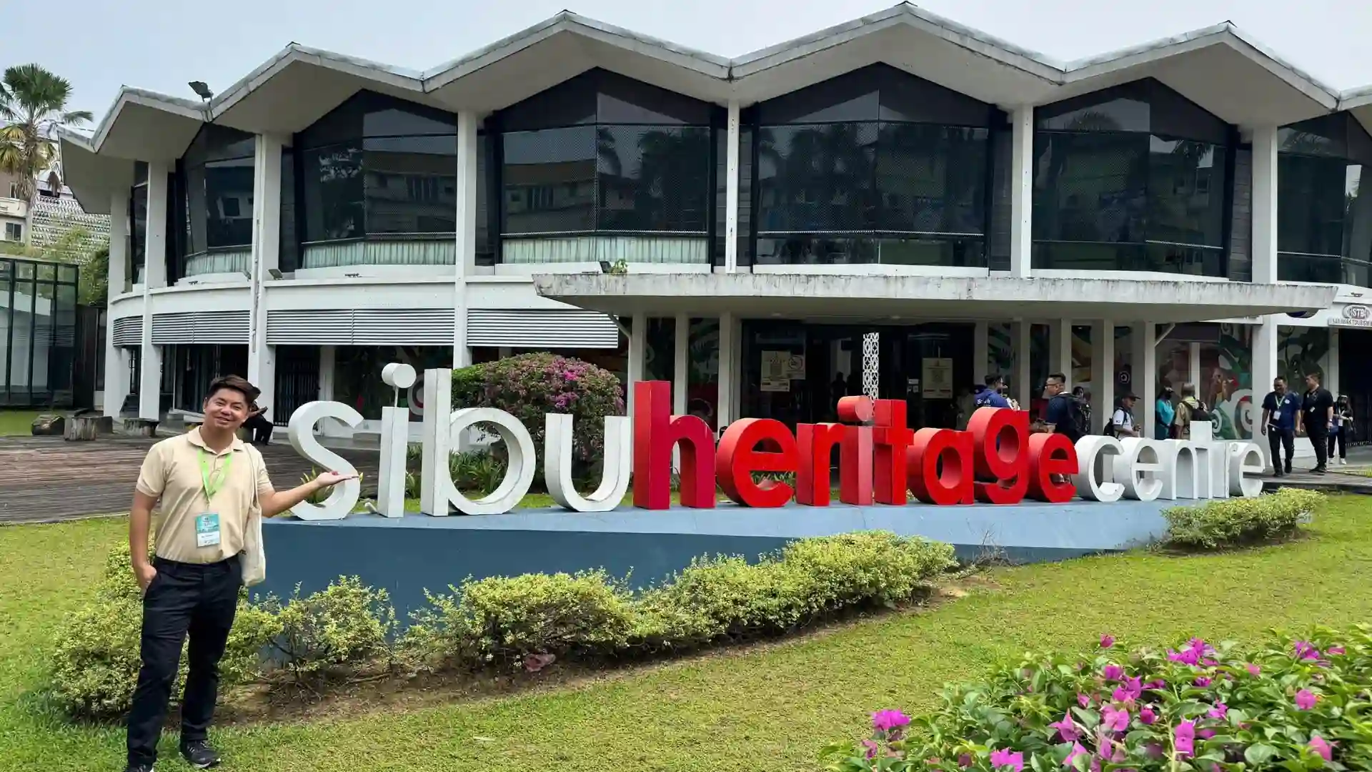 Mekong Smile Joins the 3rd Southeast Asian Tourist Guides Conference 2026 9 Ngô Minh Đức Uy (Jimmy) standing in front of Sibu Heritage Centre in Sarawak, Malaysia.