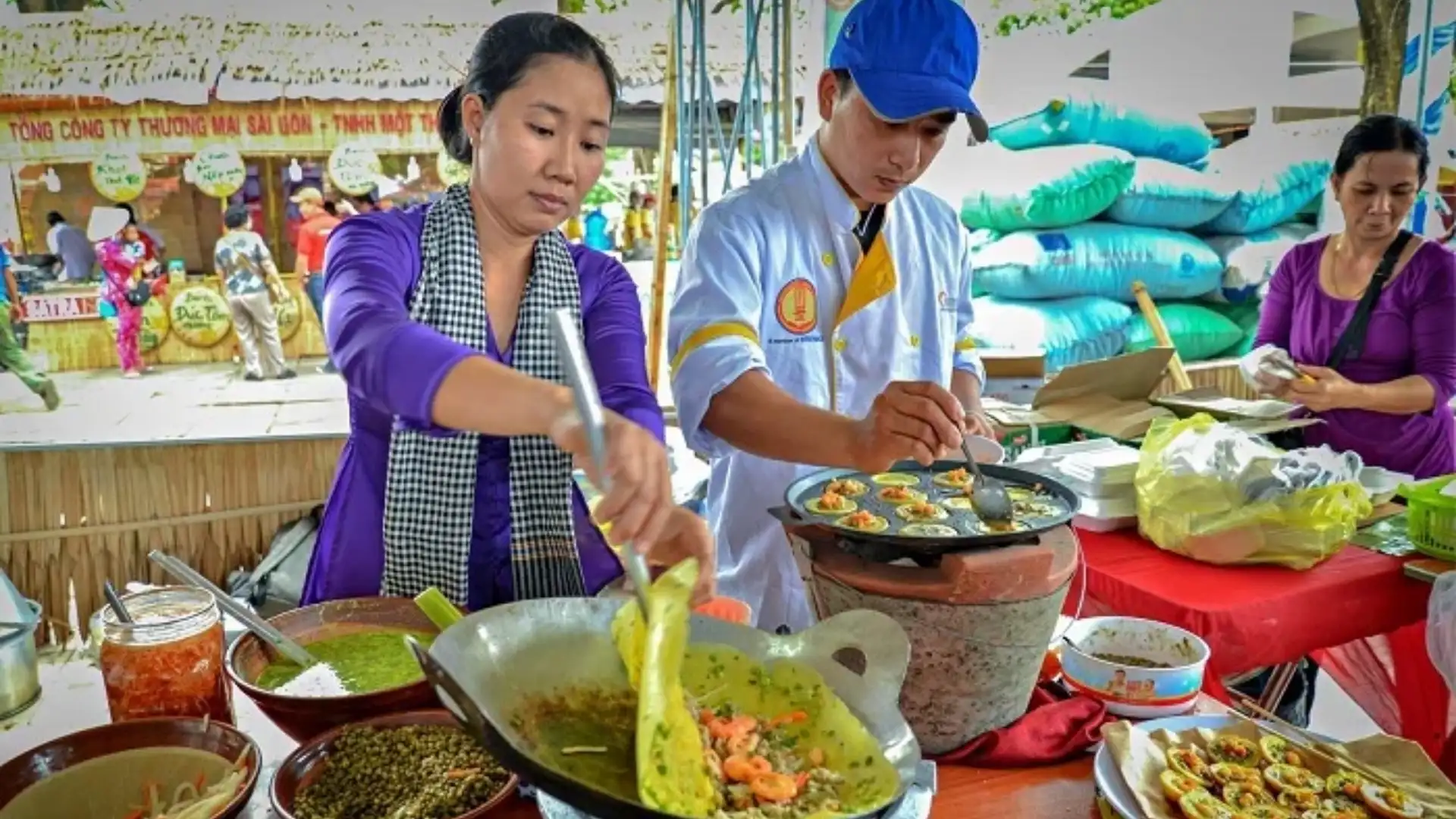 Can Tho Food Week 2026: Food, Events and Full Schedule 13 Local vendors preparing traditional food in Can Tho