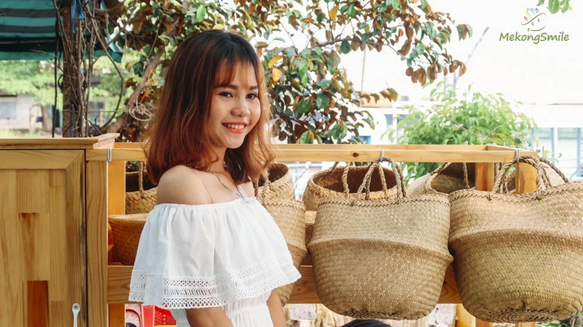 Mekong Smile Sponsors Con Son Islet Environmental Protection Project to Reduce Plastic Waste 9 Boats and daily life on the Mekong River affected by urban development