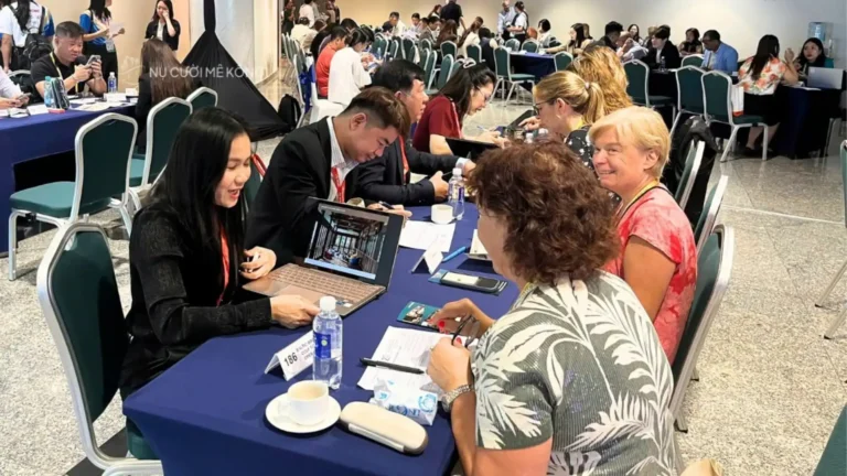 Mekong Smile meeting international travel partners during B2B networking at ITE HCMC 2026