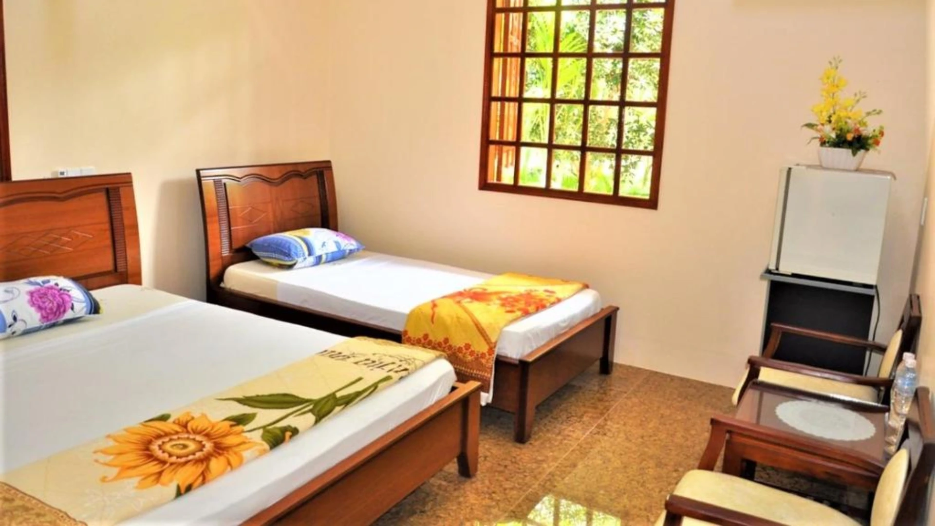 Mekong Smile Ba Duc Ancient House homestay bedroom interior traditional Mekong accommodation