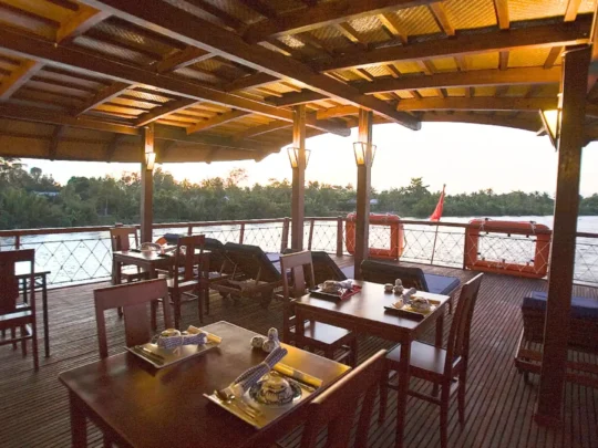 Mekong Smile Bassac Cruise Can Tho Cai Be Bassac Cruise restaurant and dining deck on Mekong River