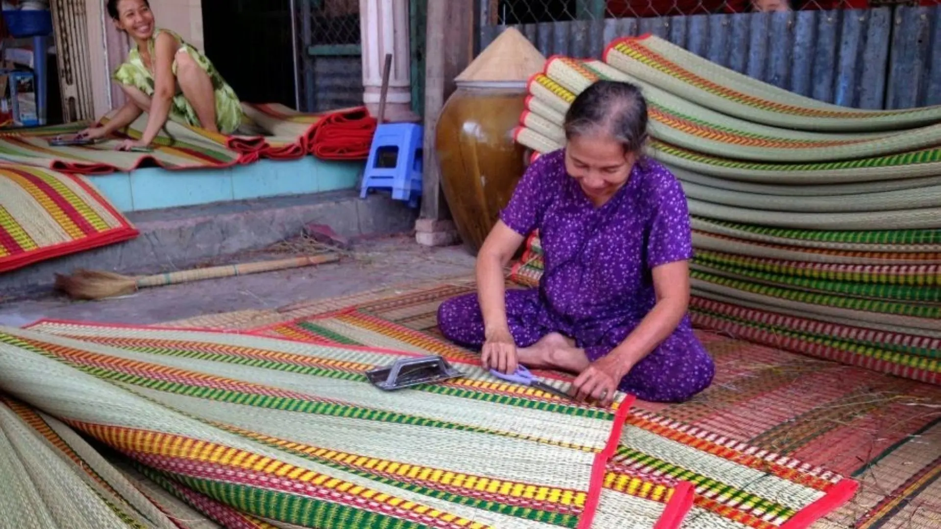 Ben Tre Travel Guide: The Kingdom of Coconuts 34 Traditional mat weaving village in Ben Tre