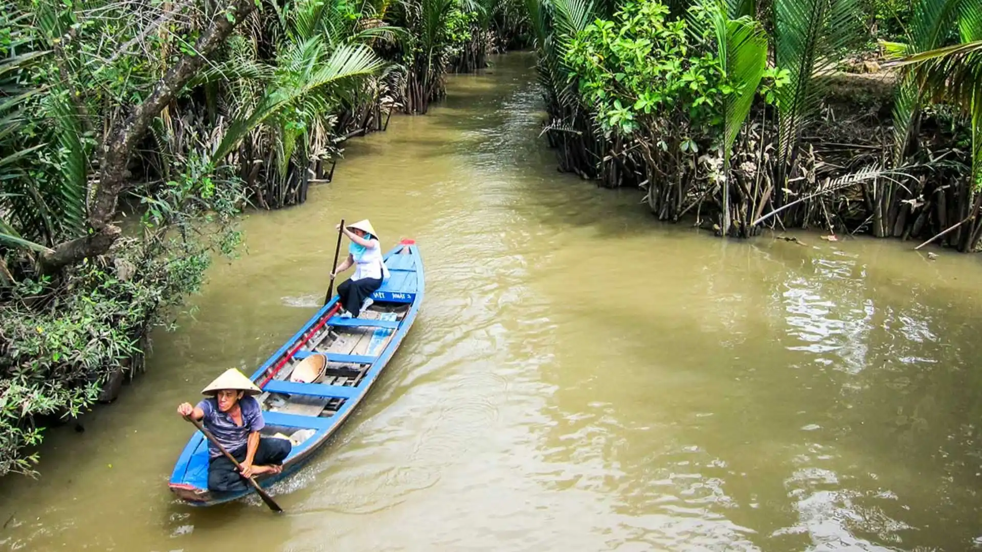 Ben Tre Travel Guide: The Kingdom of Coconuts 27 Boat trip on a river in Ben Tre
