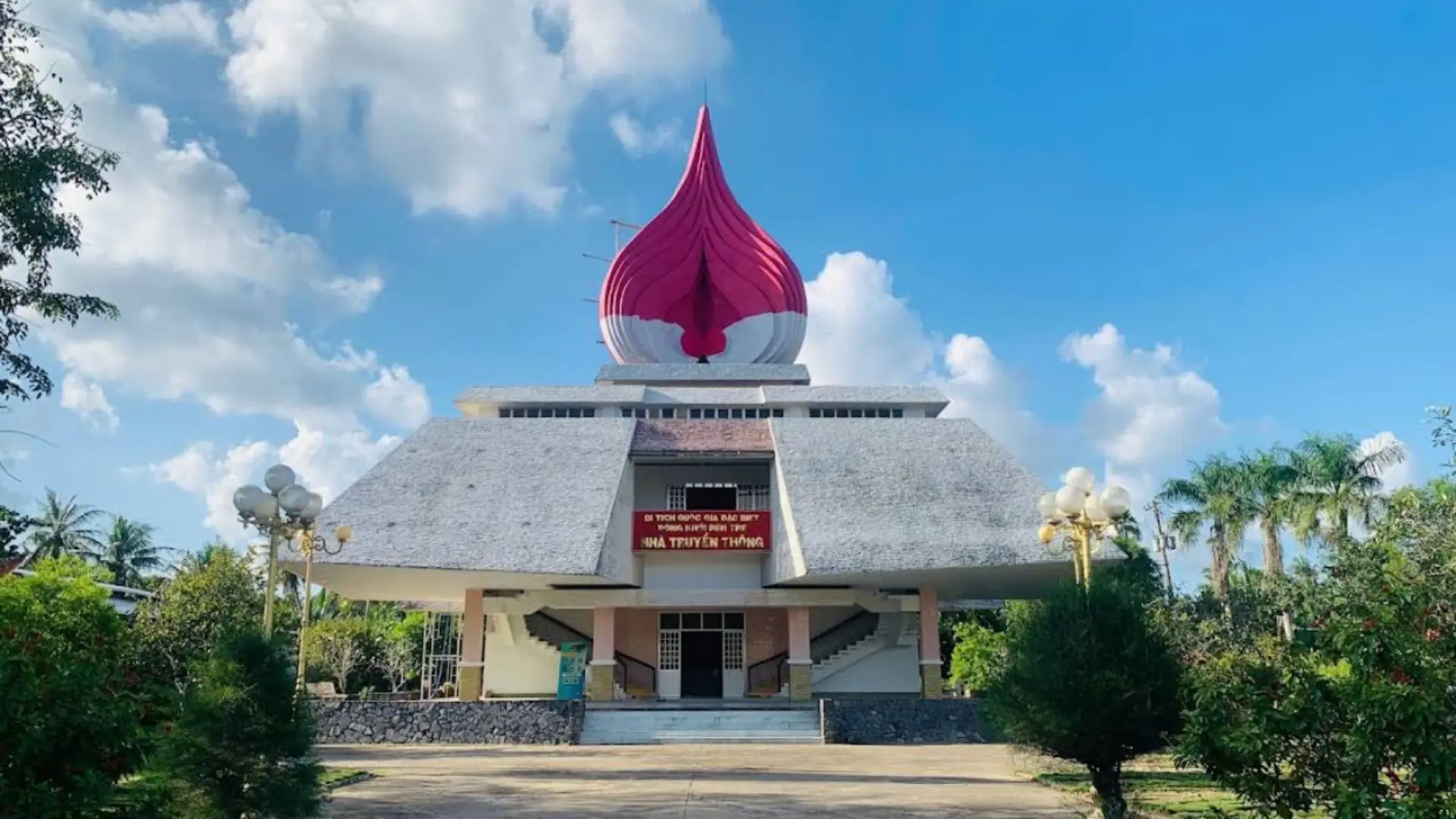 Ben Tre Travel Guide: The Kingdom of Coconuts 30 Front view of Dong Khoi Monument in Ben Tre