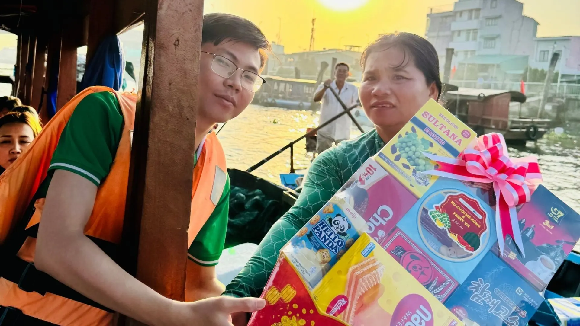 Mekong Smile sharing Tet with floating market communities in Cai Rang, Can Tho