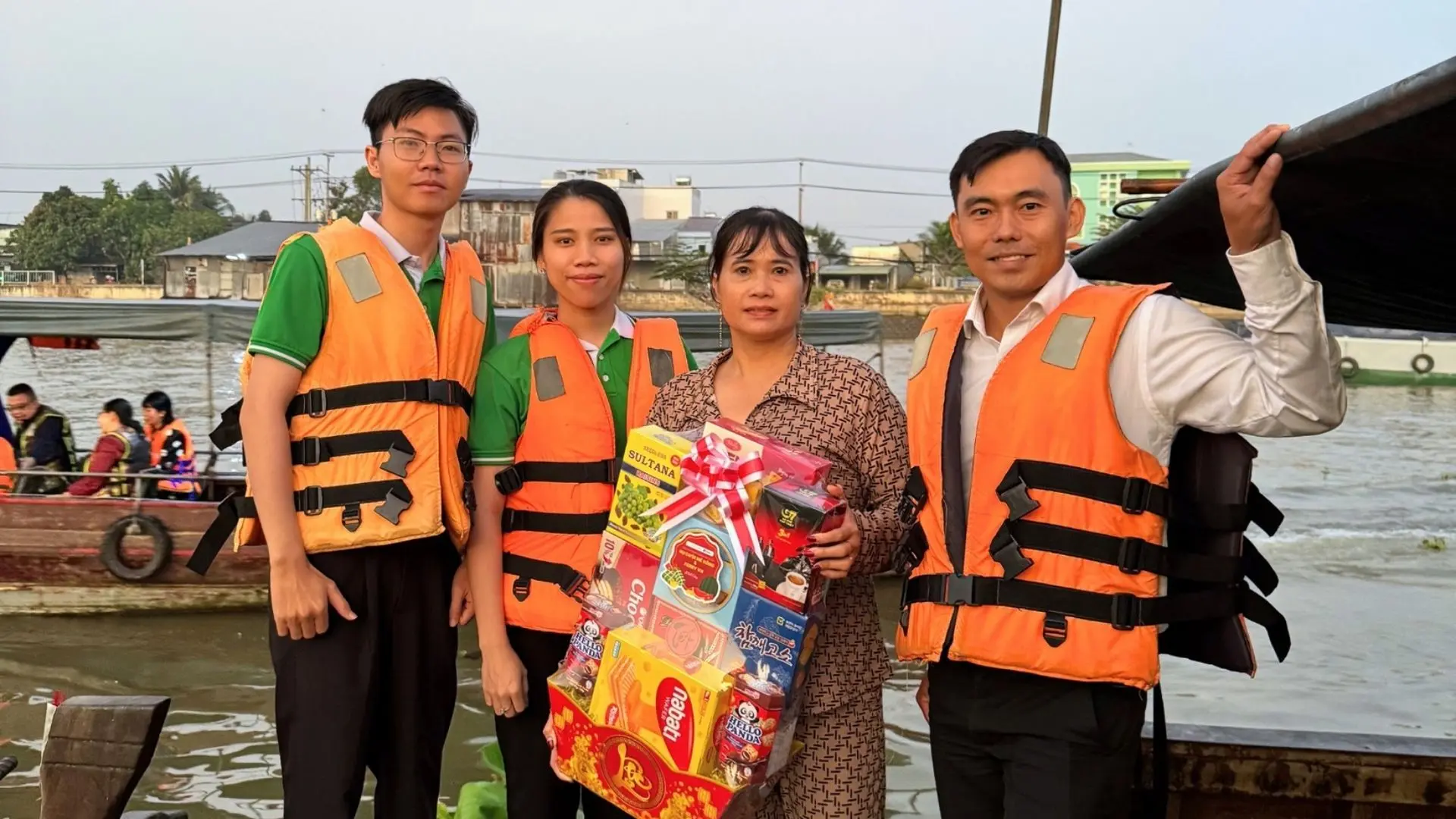 Mekong Smile volunteers giving Tet gifts to local people at Cai Rang Floating Market, Can Tho