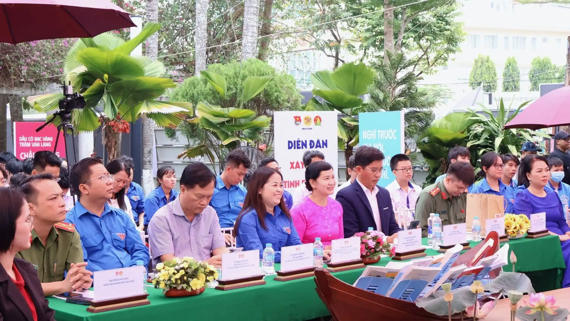 Delegates at Building Beautiful Friendships event in Vietnam
