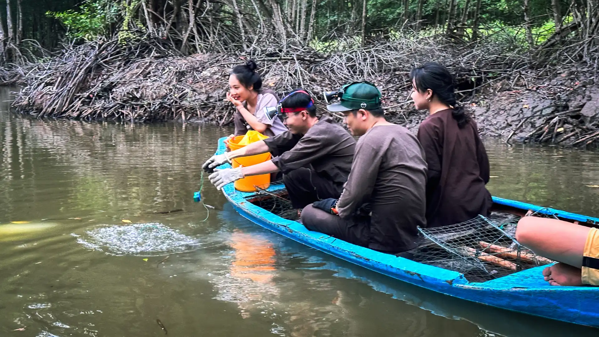Mekong Smile Receives Certificate of Merit for Sustainable Tourism 392 Tourists experiencing “72 Hours as a Fisherman” tour in Ca Mau with Mekong Smile