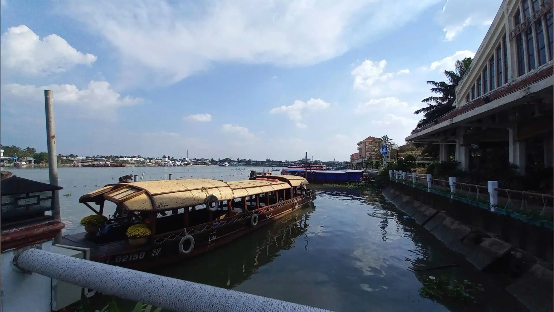 Can Tho Night Market by the river