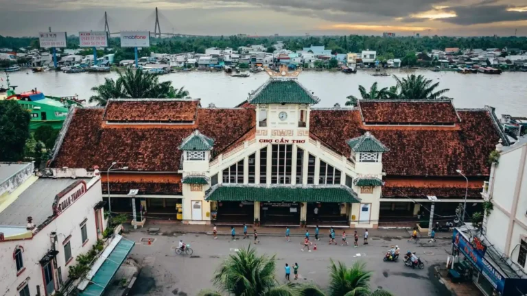 Aerial view of Can Tho Old Market by the river