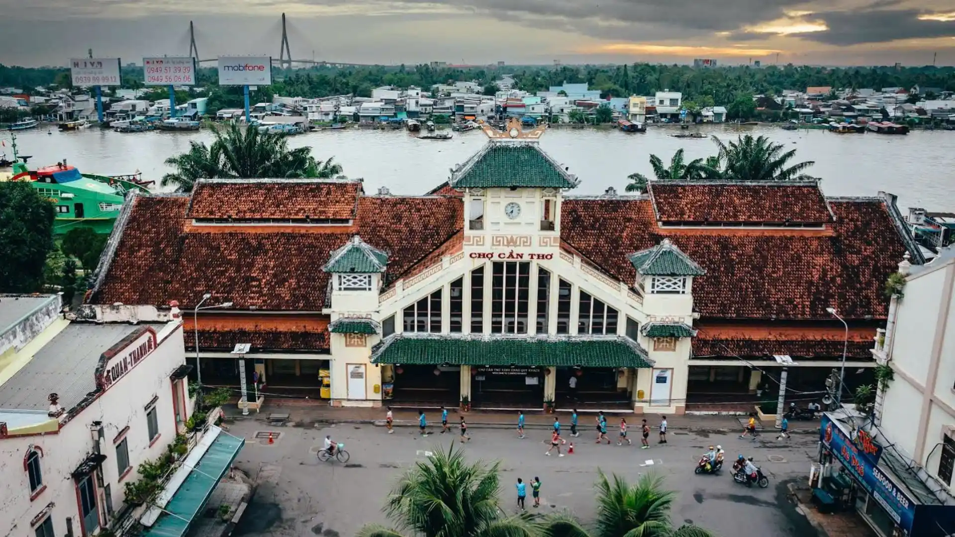 Aerial view of Can Tho Old Market by the river
