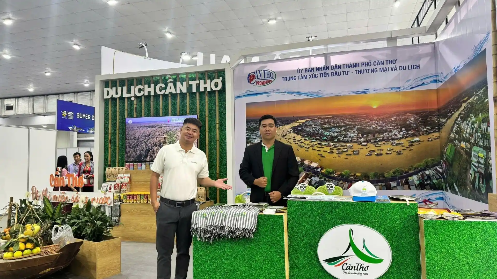 The Mekong Smile and Can Tho Tourism promotional booth at the VITM Hanoi 2026 exhibition center