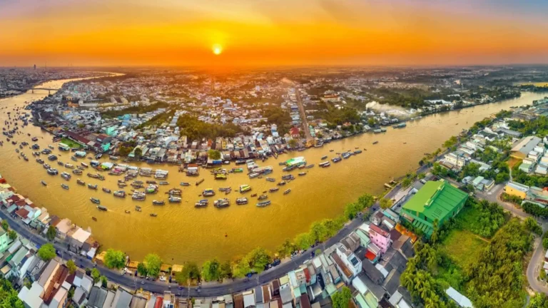 aerial view of Can Tho floating market Can Tho Travel Guide