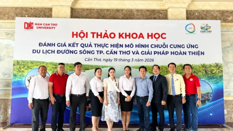 Representatives on stage for the Mekong Smile River Tourism Seminar, Can Tho