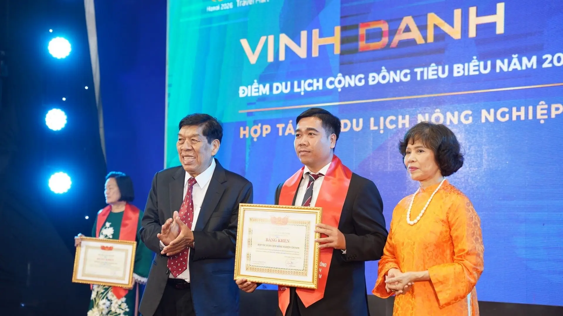 Mekong Smile representatives receiving an award for community tourism excellence at VITM Hanoi 2026