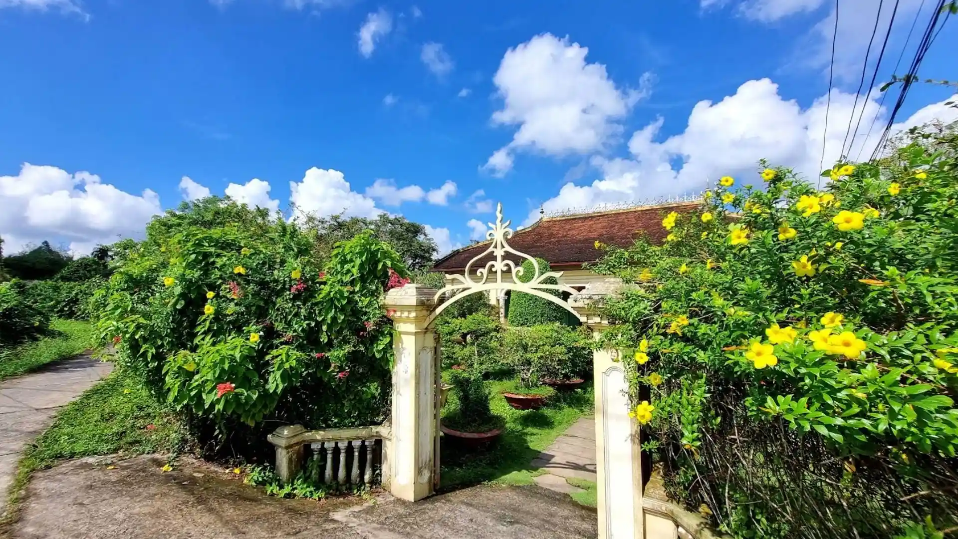 Mekong Smile Dong Hoa Hiep Ancient Village Ba Duc ancient house entrance gate