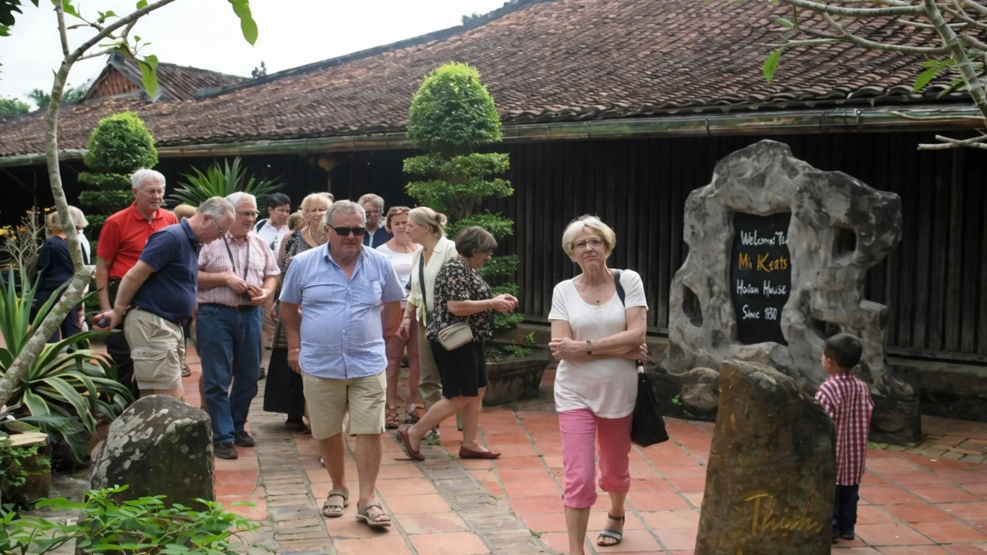 Mekong Smile Dong Hoa Hiep Ancient Village visitors exploring Mr Kiet ancient house