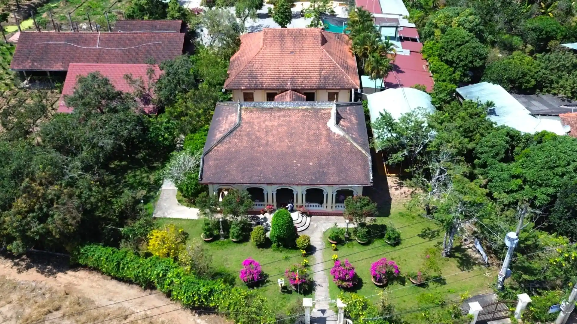 Mekong Smile Dong Hoa Hiep Ancient Village overview with peaceful river landscape and traditional houses