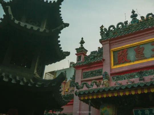 Traditional temple architecture at Jade Emperor Pagoda in Ho Chi Minh City tour